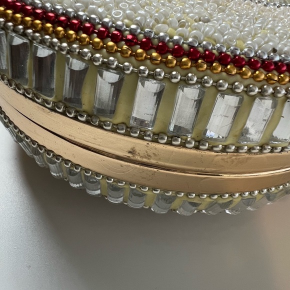 Round Circle Crossbody - Picture 4 of 5